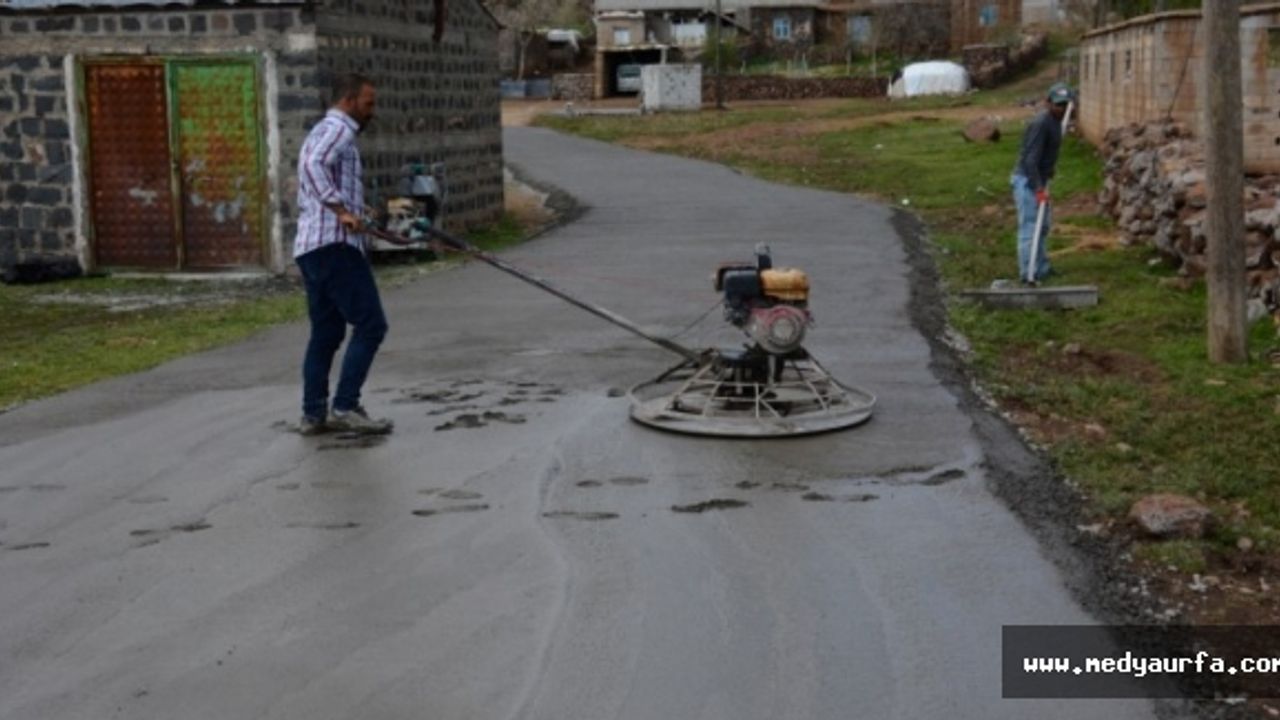 Siverek'te Beton Yol Çalışmaları Devam Ediyor