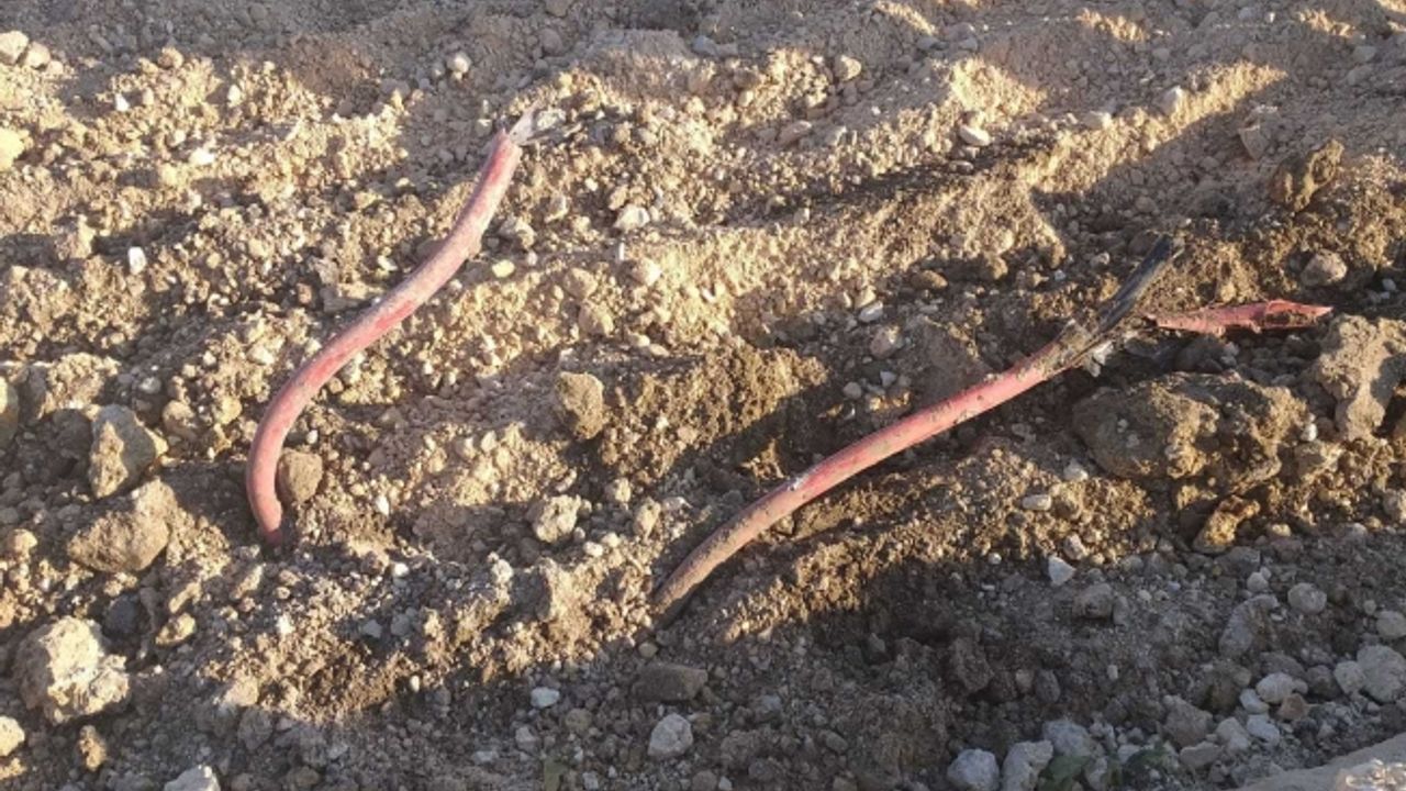 İzinsiz kazı yüzünden vatandaşlar elektriksiz kaldı