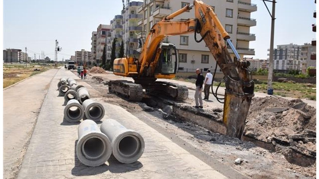 Viranşehir'deki bozuk yollar yenileniyor