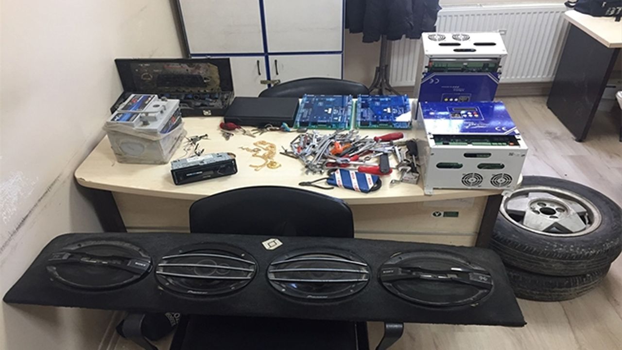 Şanlıurfa'da polisten kaçmaya çalışan 2 hırsız yakalandı