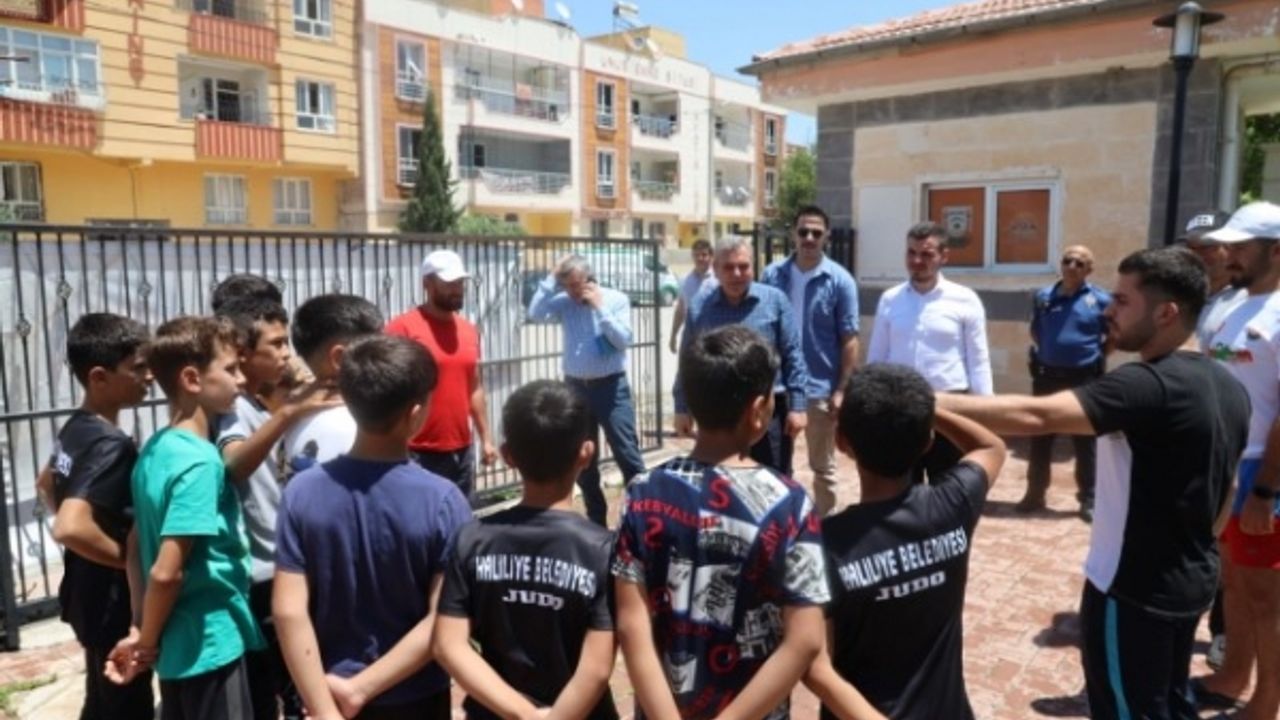 Beyazgül gençleri yüzme havuzlarına davet etti