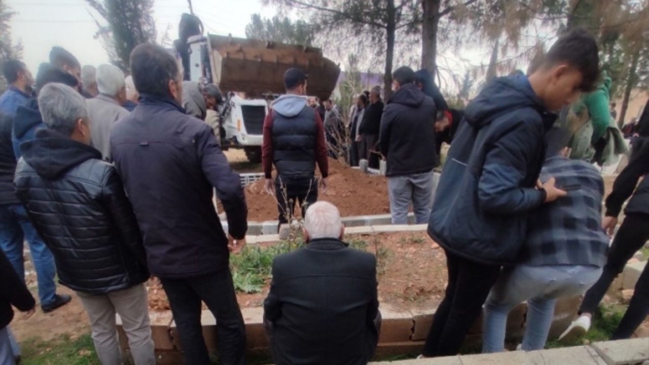 Sancaktepe'de ölü bulunan 4 kişinin cenazesi Şanlıurfa'da toprağa verildi
