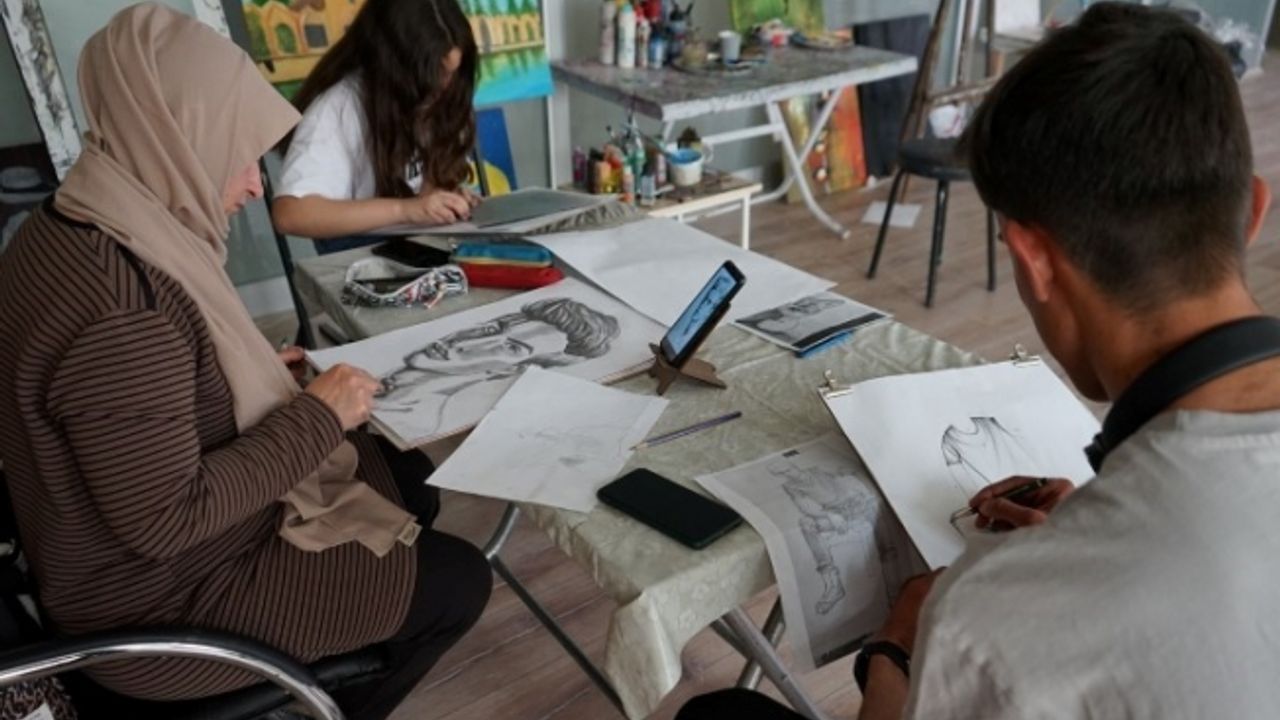 Karaköprü'de Vatandaşların Boş Zamanı Sanatla Değerleniyor