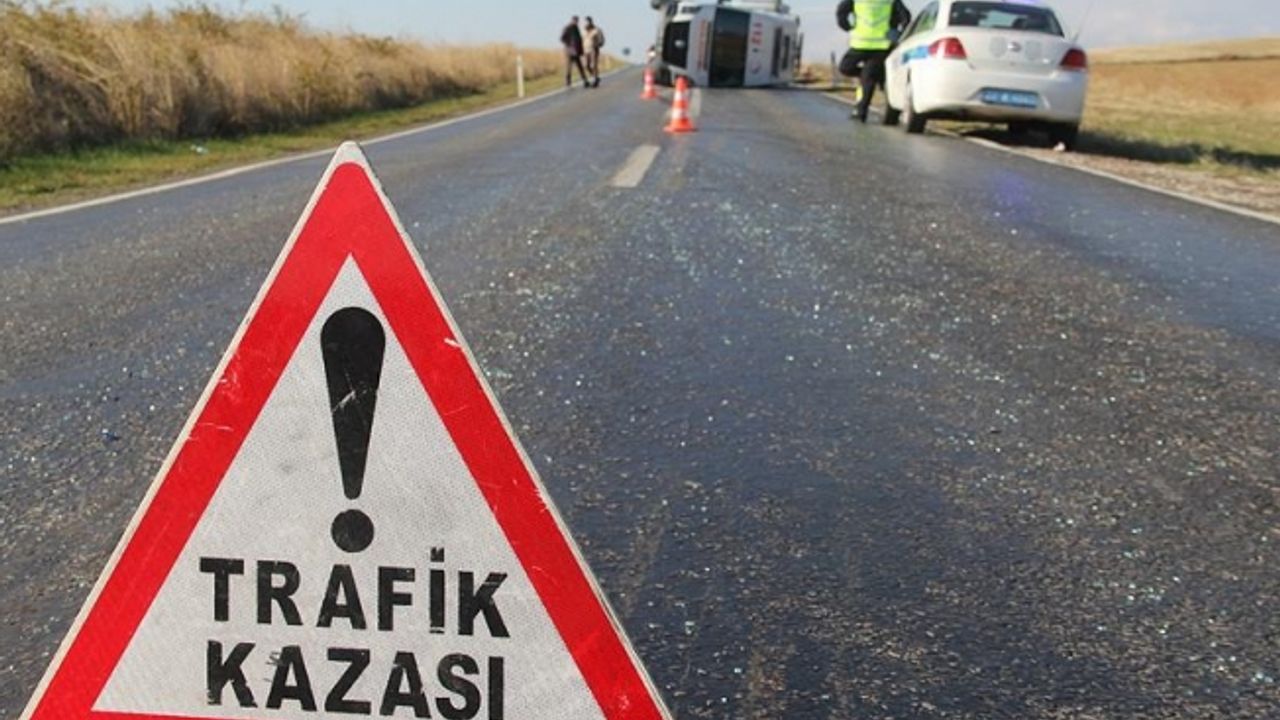 Şanlıurfa'da çarpışan iki otomobildeki 5 kişi yaralandı