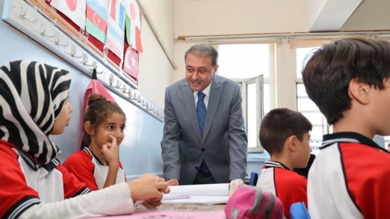 Vali Şıldak, Ziyaeddin Akbulut Ortaokulunu Ziyaret Etti