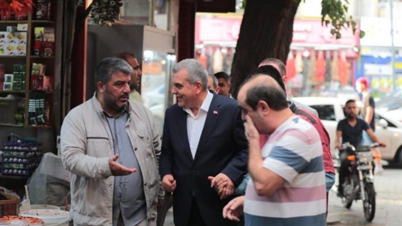 Başkan Beyazgül Aşağı Çarşı Esnafını Ziyaret Etti