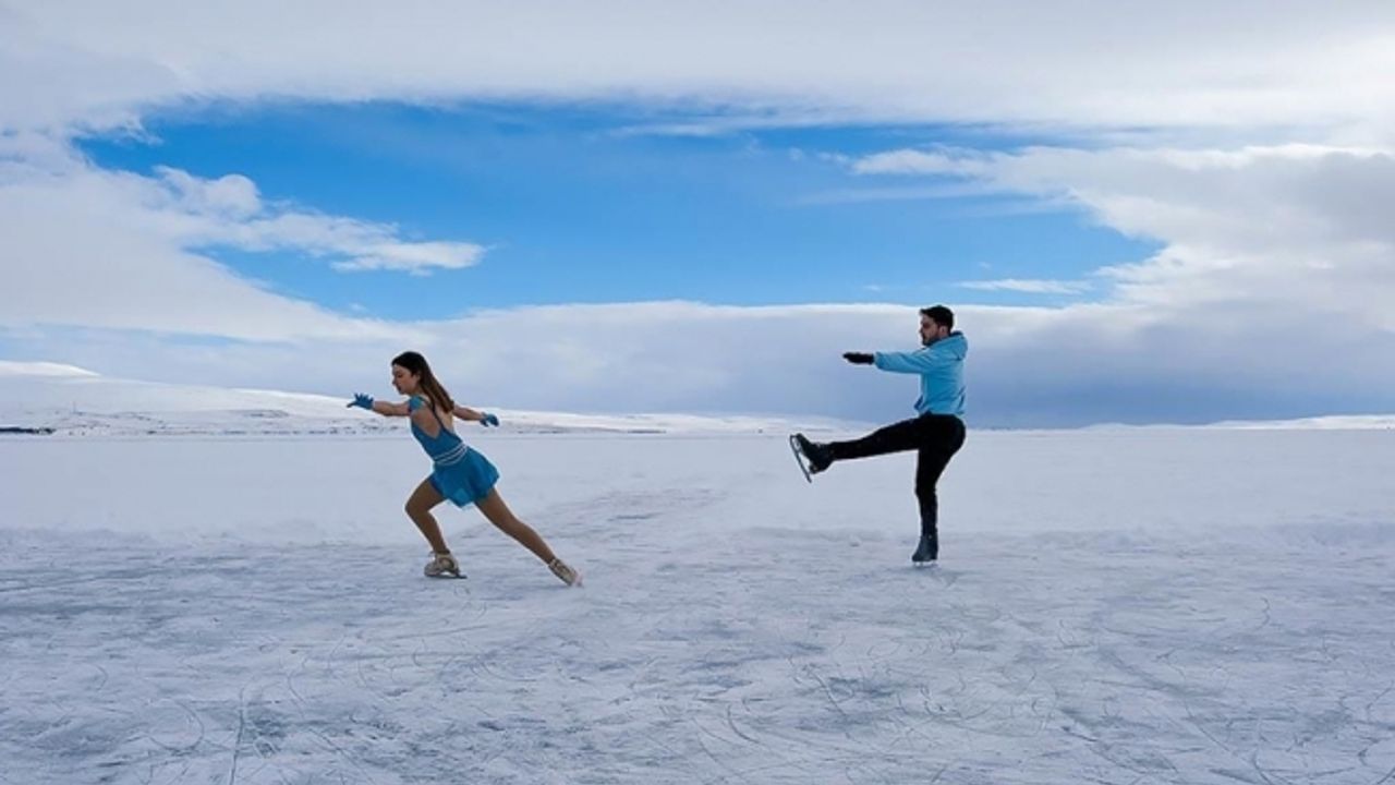 Çıldır Gölü'nde buz pateniyle dans