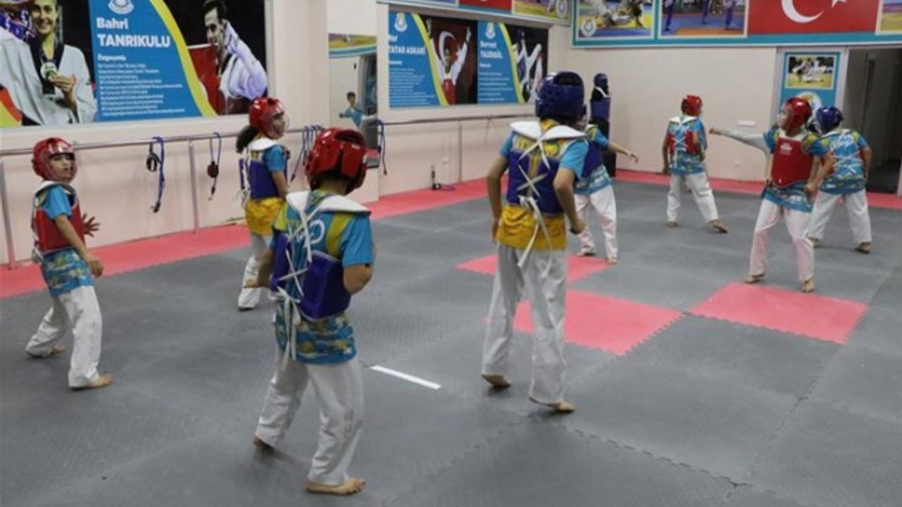 Haliliye Belediyesi ile gençler spor alışkanlığı kazanıyor