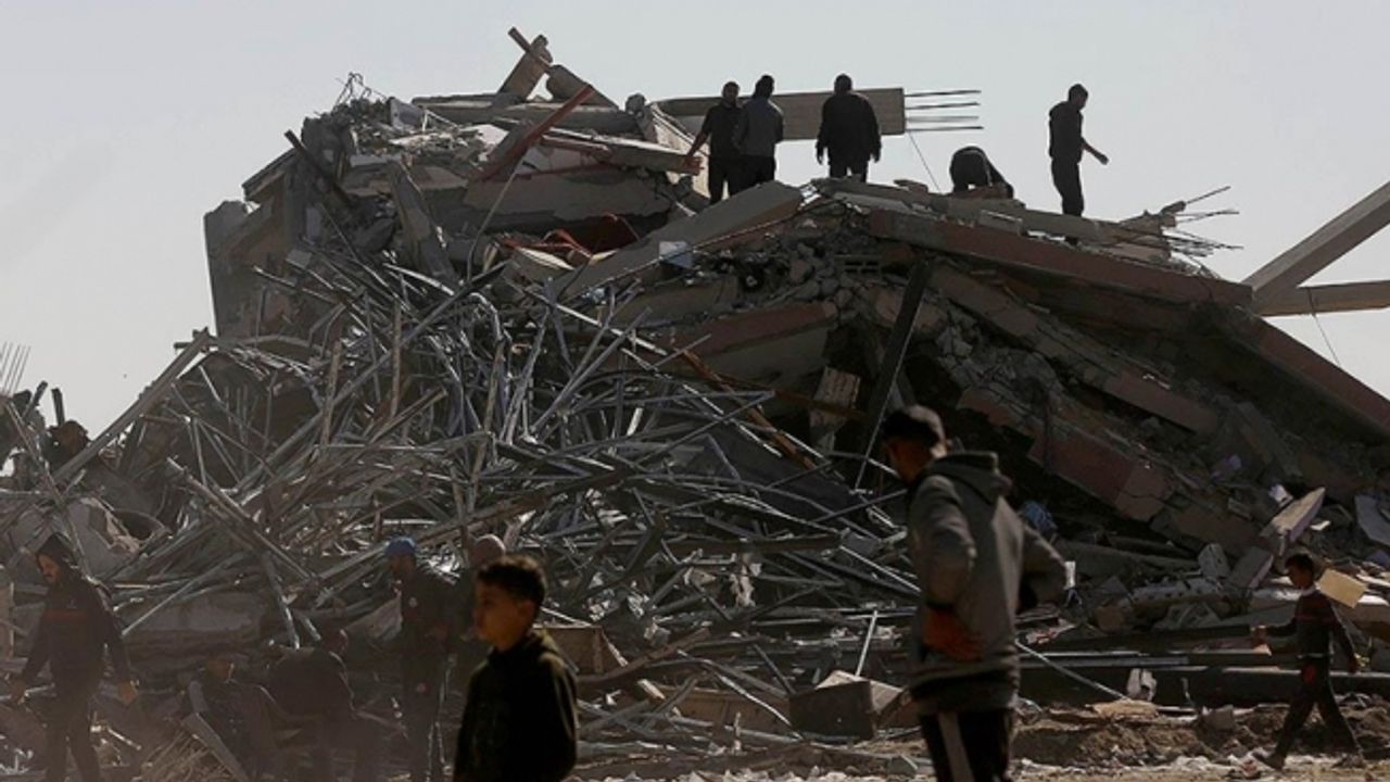 İsrail'in Gazze'ye saldırılarında ölen Filistinlilerin sayısı 25 bini geçti