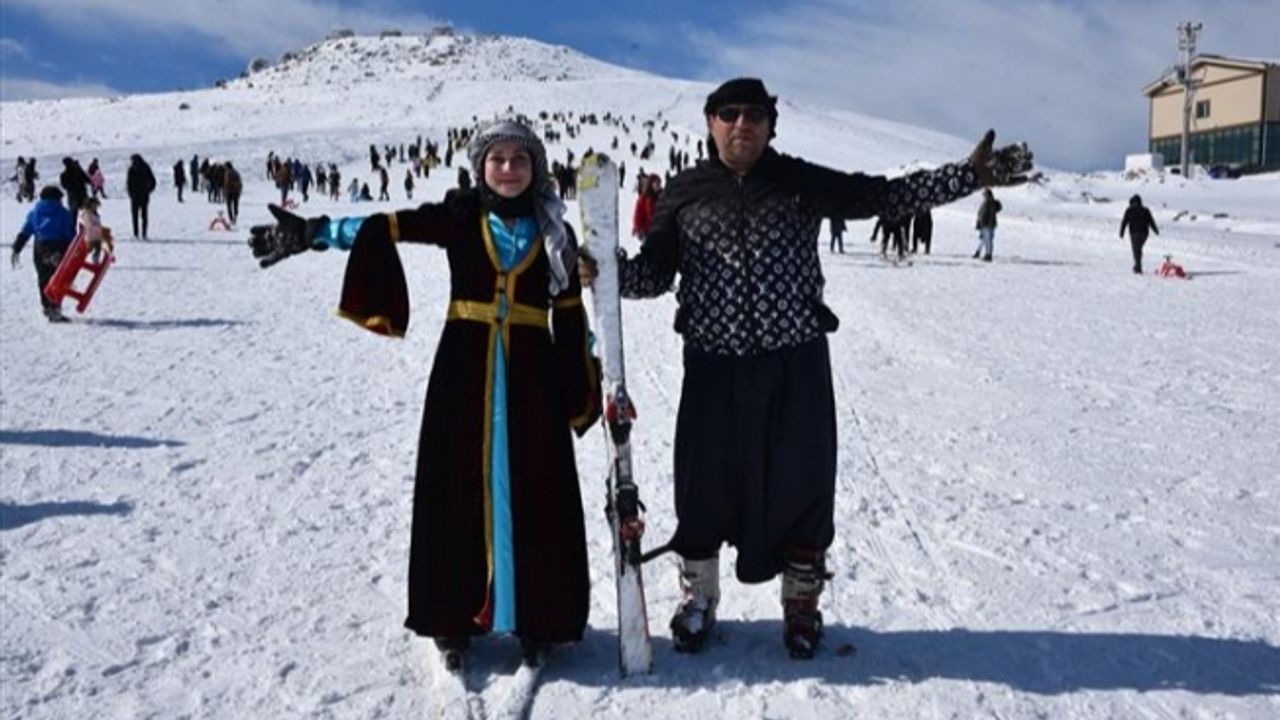 Karacadağ Kayak Merkezi'nde ara tatil yoğunluğu yaşanıyor