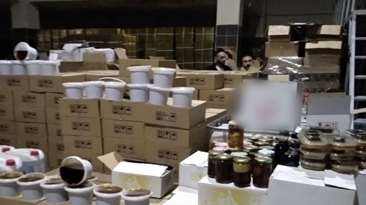Şanlıurfa'da izinsiz üretilen 20 tondan fazla gıda ürünü ele geçirildi