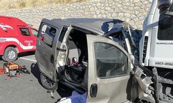 Malatya'da tırla ticari araç çarpıştı, 5 kişi ölü, 1 kişi yaralı