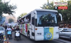 Şanlıurfasporlu futbolcular otobüsle şehir turu attı