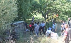 Afyonkarahisar'da minibüs devrildi: 6 ölü