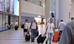 Nijer'deki Türk vatandaşları özel seferle İstanbul'a geldi