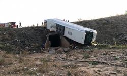 Erzurum'da yolcu otobüsü devrildi, 3 ölü, 22 yaralı