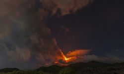 Etna Yanardağı yeniden faaliyete geçti