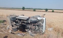 Şanlıurfa'da Devrilen Otomobildeki 2 Kişi Yaralandı