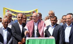 Bayraktar, Şanlıurfa'da kuraklıktan etkilenen tarlaları inceledi