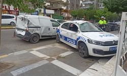 Şanlıurfa'da 3 aracın karıştığı kazada biri polis 2 kişi yaralandı
