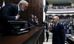 AK Parti Grup Toplantısı'nda Objektiflere Yansıyan Samimi Fotoğraf