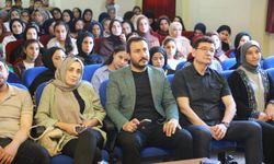 Harran Belediyesi YKS Öncesi Bonus Hoca’yı Öğrencilerle Buluşturdu
