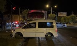 Şanlıurfa'da kamyonla hafif ticari aracın çarpıştığı kazada 1 kişi yaralandı