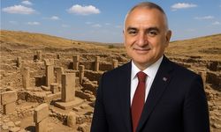 Bakanı Ersoy, Göbeklitepe'de insan heykelinin bulunduğunu duyurdu