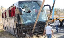 Şanlıurfa'da otobüs devrildi: 27 kişi yaralandı