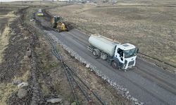 Siverek’te kırsal yollar betonla güçleniyor