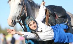 Şanlıurfa'da Akrobat baba-kız, atlı savaş sanatını yaşatıyor