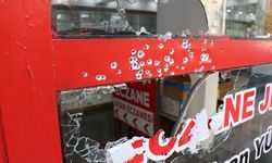 Şanlıurfa'da silahlı saldırı düzenlenen eczanede hasar oluştu
