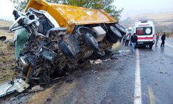 Şanlıurfa’da Kamyonlar Çarpıştı: 1 Ölü, 1 Yaralı