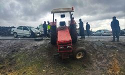 Şanlıurfa'da otomobille traktörün çarpıştığı kazada 5 kişi yaralandı