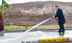 Başkan Özyavuz, Harran'ın sokaklarını yıkadı