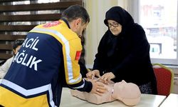 68 Yaşındaki Naciye Teyze, İlk Yardımda Herkese Örnek Oldu