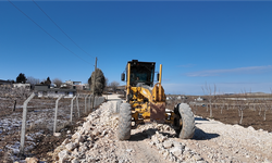 Karaköprü’de Grup Yolu Modern Sıcak Asfaltla Yenileniyor