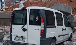 Şanlıurfa’da İstinat Duvarı Çöktü: Bir Araç Hasar Gördü