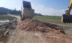 Şanlıurfa’da Yağışın Ardından Yol Mesaisi Hız Kesmeden Devam Ediyor