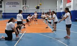 Kız Çocukları Voleybol Kurslarına Akın Ediyor