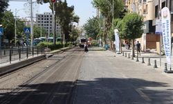 Atatürk Bulvarı Sıcak Asfaltla Yenileniyor