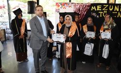 Okuma Yazma Öğrenen Anneler Mezuniyet Sevinci Yaşadı