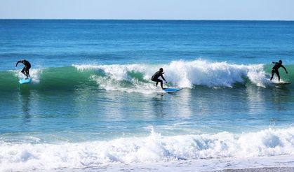 Antalya'da kasım ayında sörf