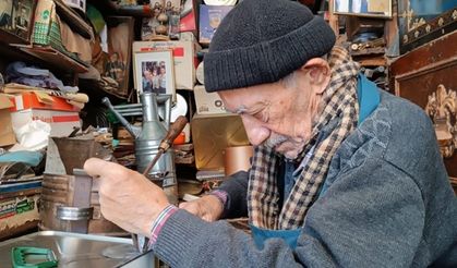 Bir metrekarelik dükkanda geçen 64 yıllık ömür