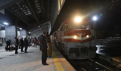"Turistik Doğu Ekspresi" Kars'tan ilk seferine uğurlandı