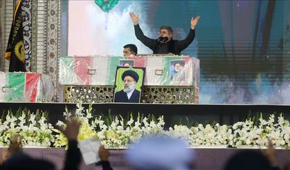 Reisi Meşhed'teki İmam Rıza Türbesi'nde defnedildi