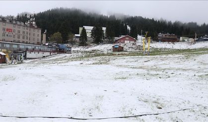 Aylar önce sezonu kapatan Uludağ'da mayısta kar sürprizi