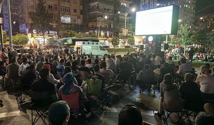 Türkiye-Hollanda maçı Şanlıurfa'da dev ekranda izlendi