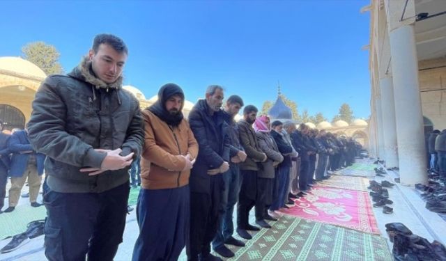Şanlıurfa'da depremlerde vefat edenler için gıyabi cenaze namazı kılındı