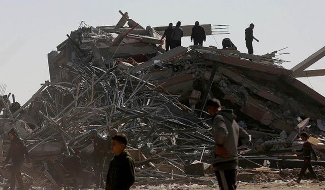 İsrail'in Gazze'ye saldırılarında ölen Filistinlilerin sayısı 25 bini geçti
